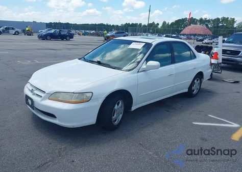2000 Honda Accord 2.3 Ex from USA, damaged, VIN 1HGCG5661YA007791